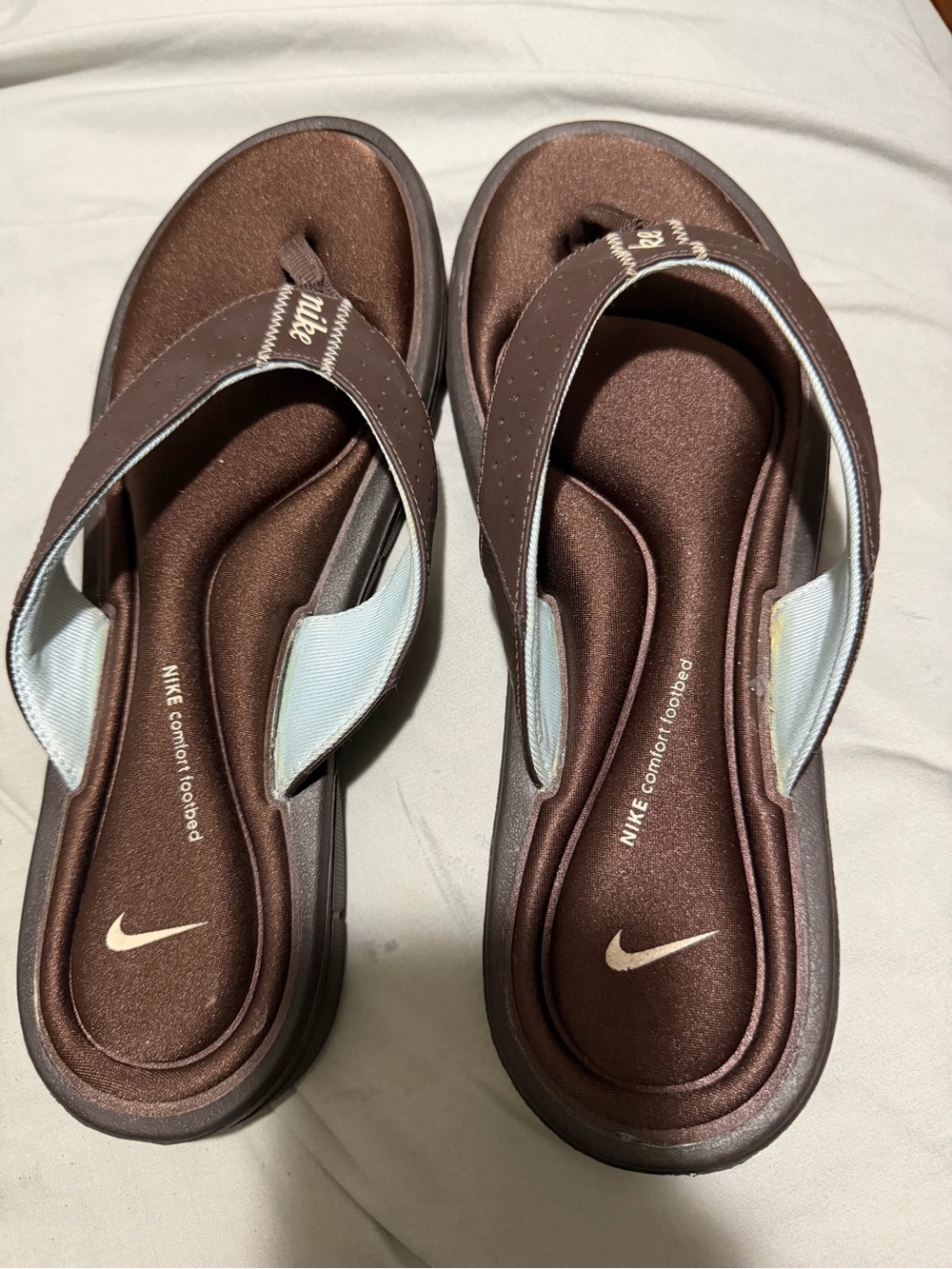 Nike Women’s Brown Padded Thong Sandals
